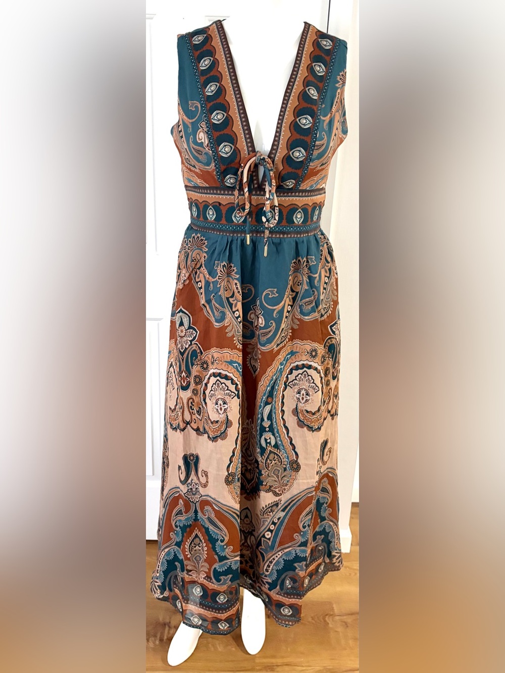 NWT .Carolyn Constants midi gorgeous vacation dress cotton.